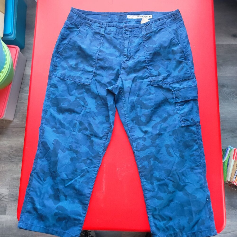 DKNY cargo pants 3/4 long leg blue camo women's size 12
